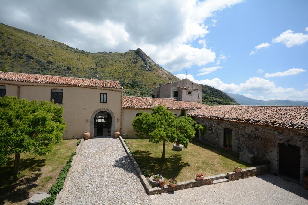 Bed and Breakfast La Ferula Scillato  Екстер'єр фото