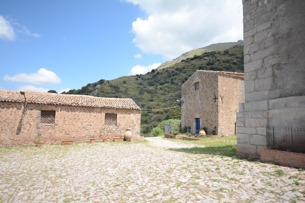Bed and Breakfast La Ferula Scillato  Екстер'єр фото